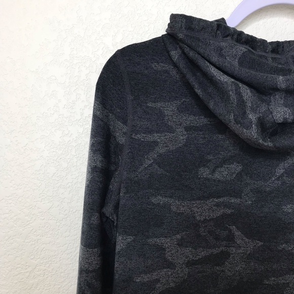 VUORI Halo Essential Hoodie Charcoal Gray Camo - Picture 10 of 13